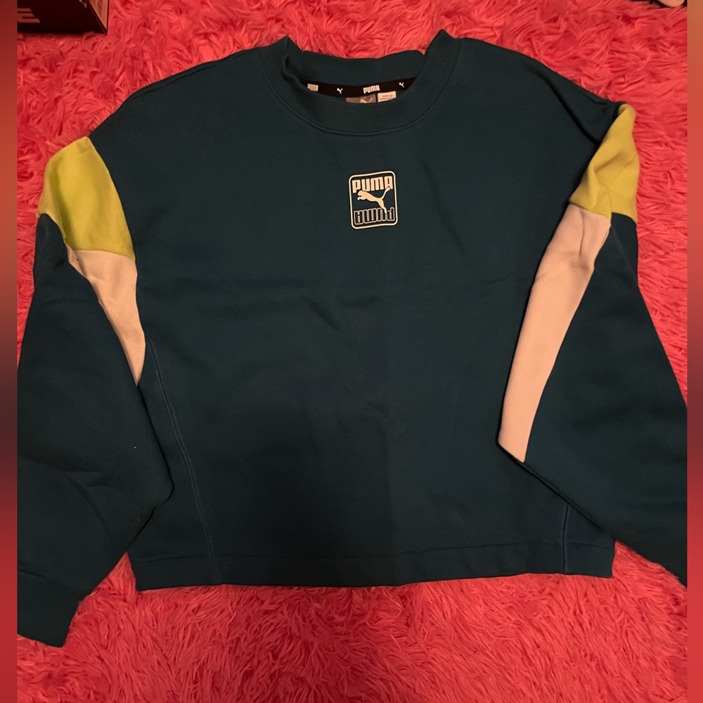 Woman Puma sweatshirt